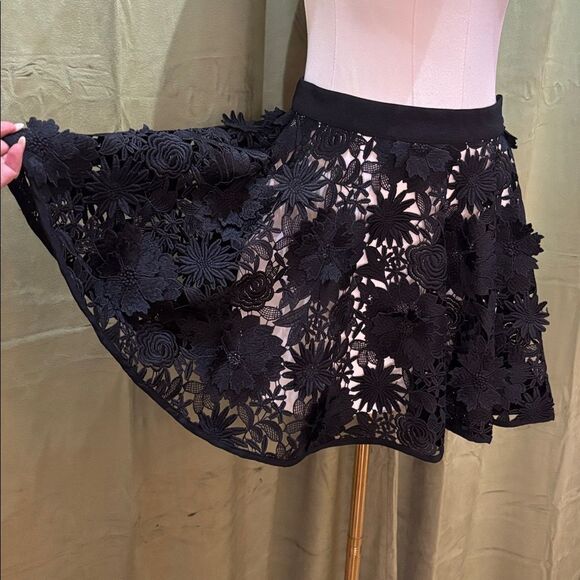 NWT Milly Minis Black Floral Lace Mini Skirt, US4 - Picture 2 of 11